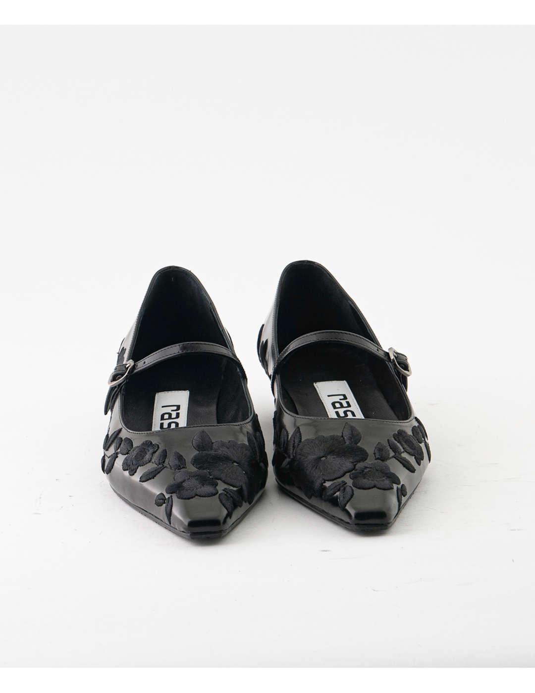 Zapato mujer Ras Boston Bordado negro