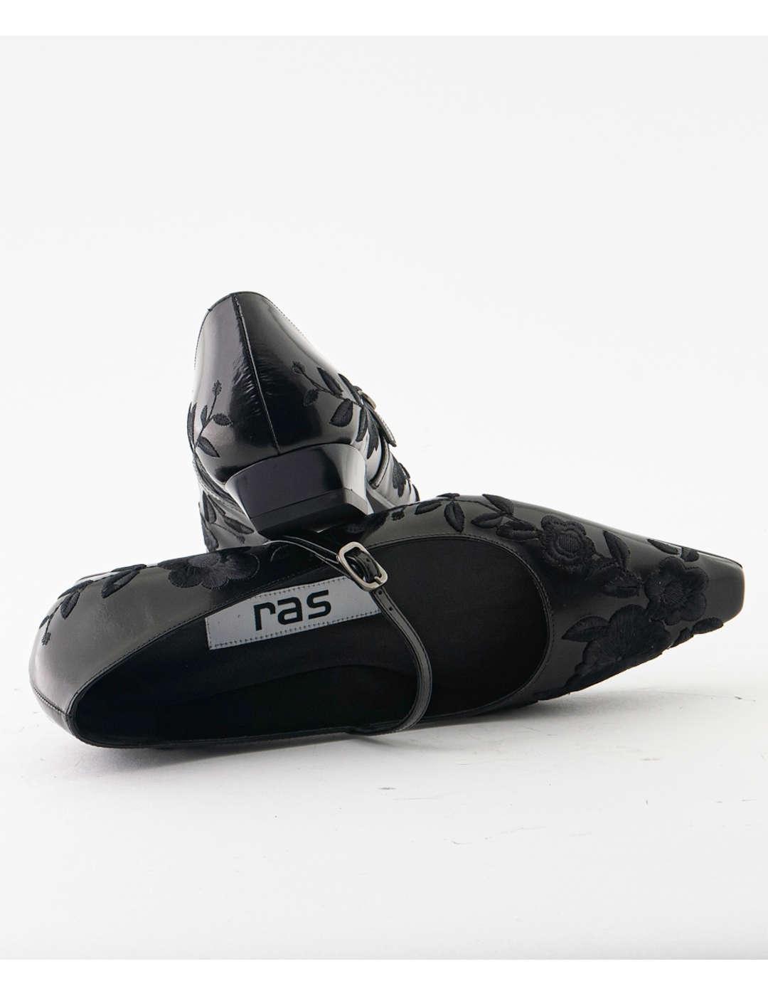 Zapato mujer Ras Boston Bordado negro