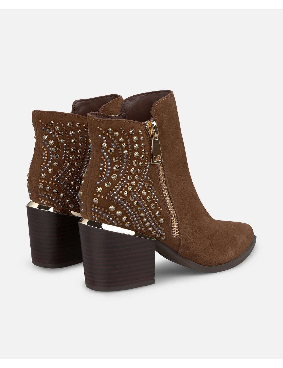 Botín mujer Alma en Pena Pedreria Tachas camel